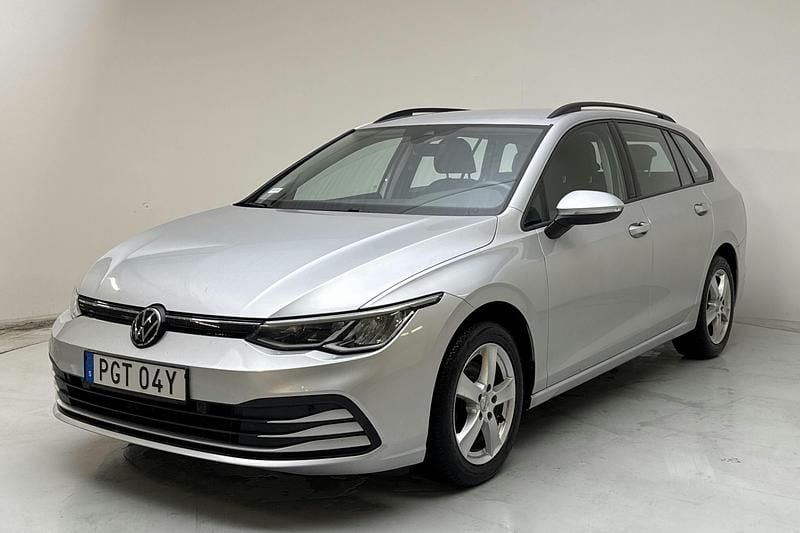 Silver Begagnad 2021 VW Golf VIII | 200 000 kr (Marknadspris) - Bild 1/4