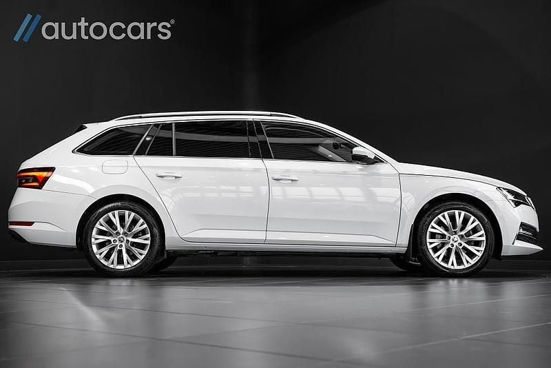 Begagnad Skoda Superb 218 HK (160 kW) 2024 Vit Kombi