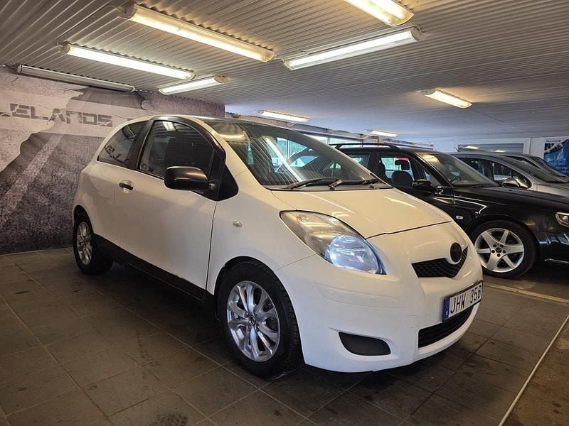 Vit Begagnad 2009 Toyota Yaris Halvkombi | 24 900 kr (Superpris) - Bild 1/4