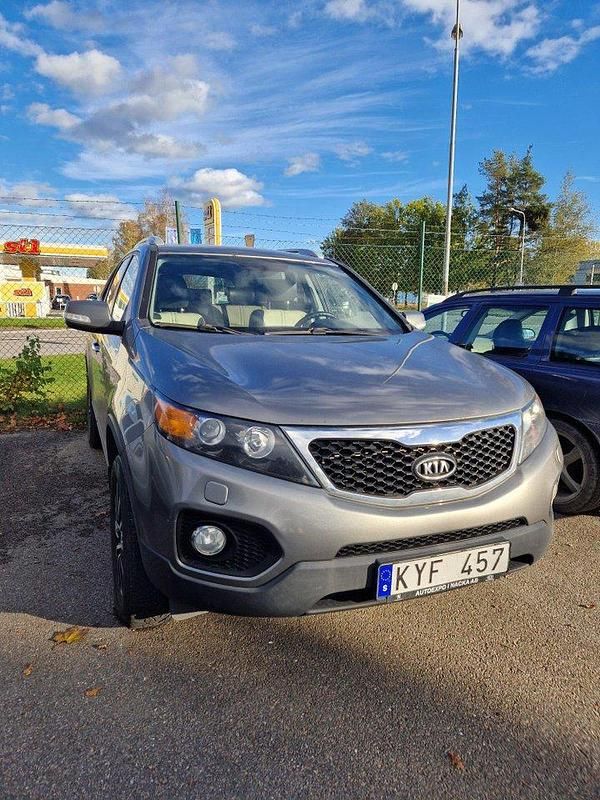 Grå Begagnad 2010 Kia Sorento SUV | 85 000 kr (Marknadspris) - Bild 1/4