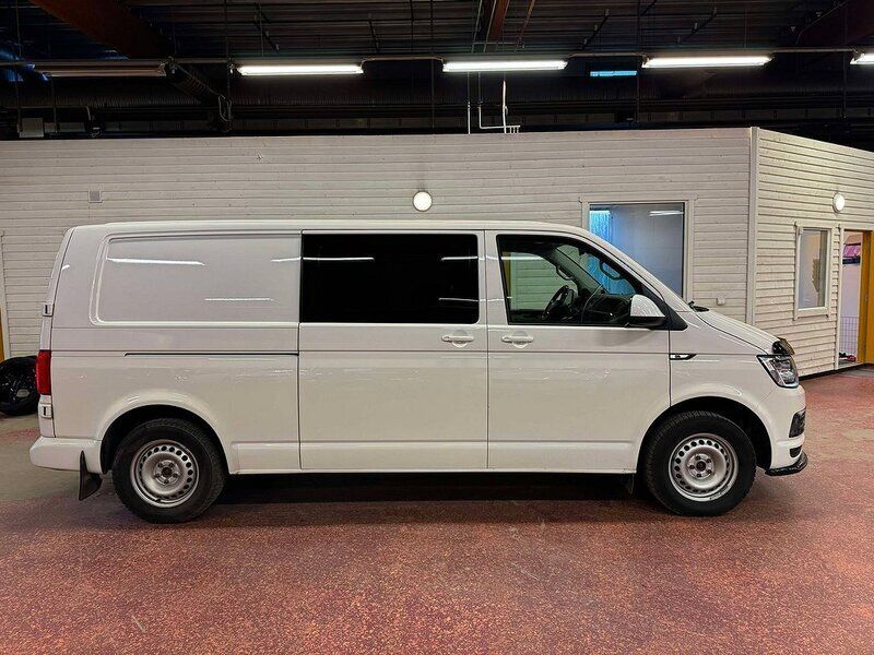 Vit Begagnad 2017 VW T6 Van | 259 900 kr - Bild 1/4