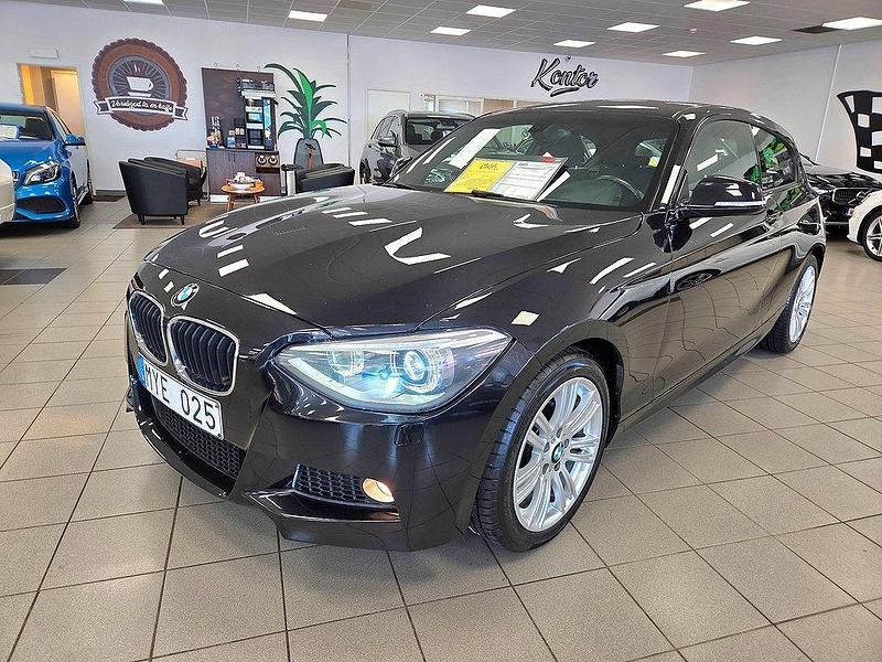 Svart Begagnad 2012 BMW 118 M Sport Halvkombi | 124 500 kr (Dyr) - Bild 1/4