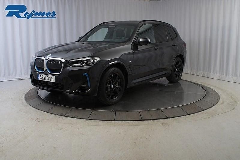 Grå Begagnad 2023 BMW iX3 Shadowline SUV | 477 000 kr (Superpris) - Bild 1/4