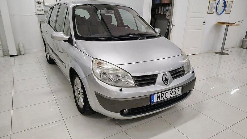 Ljusgrå Begagnad 2004 Renault Grand Scénic II Minibuss | 24 900 kr - Bild 1/4