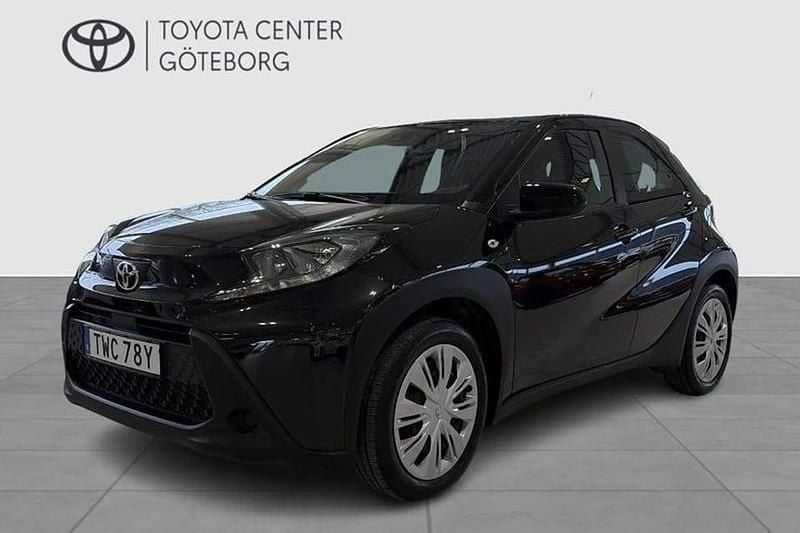 Svart Begagnad 2024 Toyota Aygo X Play SUV | 169 900 kr (Bra pris) - Bild 1/4