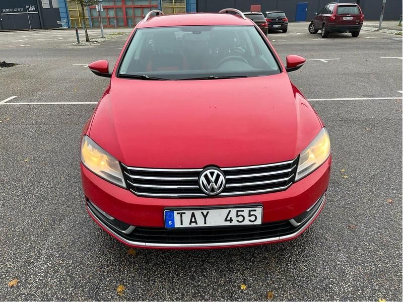 Röd Begagnad 2013 VW Passat Kombi | 67 500 kr (Marknadspris) - Bild 1/4
