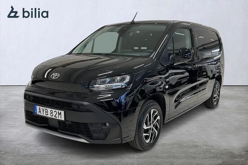 Svart Ny 2025 Toyota Proace City City Minibuss | 379 900 kr (Marknadspris) - Bild 1/4