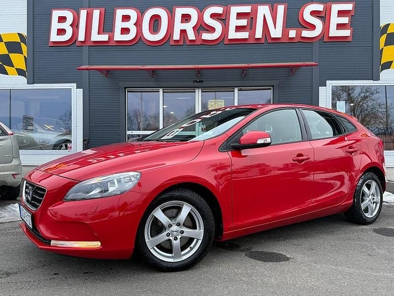 Begagnad Volvo V40 Kinetic 120 HK (88 kW) 2014 Röd Halvkombi