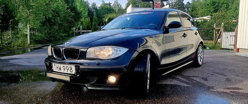 Svart Begagnad 2007 BMW 118 Advantage Halvkombi | 32 000 kr (Lite dyr) - Bild 1/4