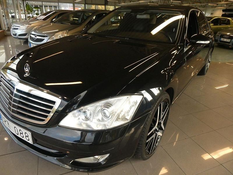 Svart Begagnad 2009 Mercedes S500L Sedan | 279 900 kr - Bild 1/4