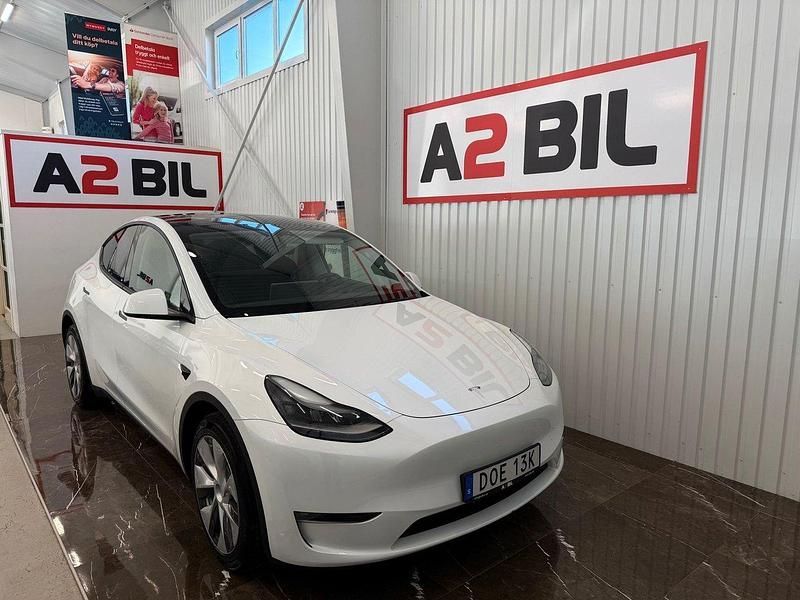 Vit Begagnad 2023 Tesla Model Y Long Range AWD SUV | 469 900 kr (Lite dyr) - Bild 1/4