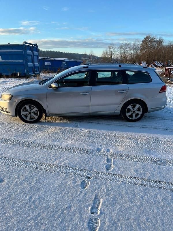 Begagnad 2011 VW Passat Kombi | 43 000 kr (Bra pris) - Bild 1/4