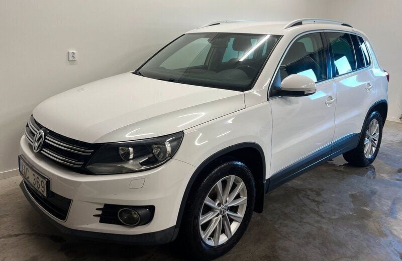 Vit Begagnad 2012 VW Tiguan Sportline SUV | 69 900 kr (Marknadspris) - Bild 1/4