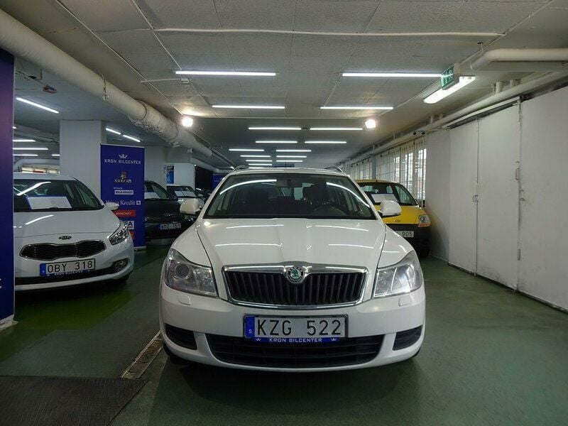 Begagnad Skoda Octavia 105 HK (77 kW) 2010 Vit Kombi