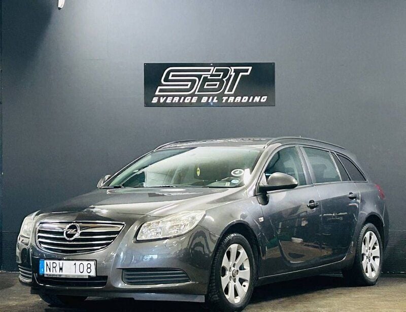 Grå Begagnad 2010 Opel Insignia Essentia Kombi | 49 900 kr - Bild 1/4