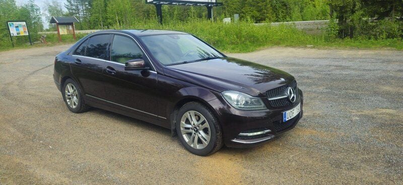 Brun Begagnad 2012 Mercedes C220 Avantgarde Sedan | 80 000 kr (Marknadspris) - Bild 1/4