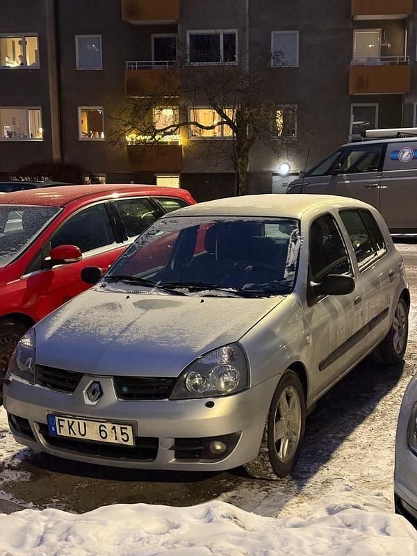 Begagnad Renault Clio R.S. 75 HK (55 kW) 2007 Halvkombi