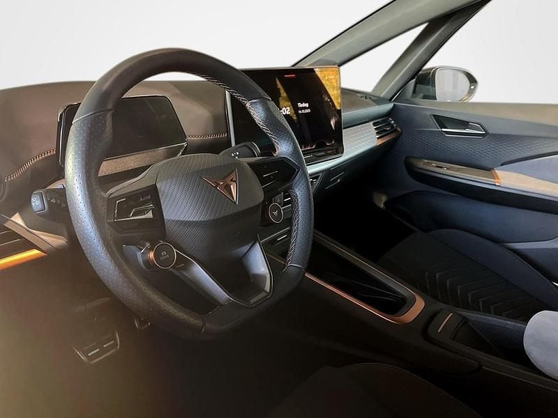 Begagnad Cupra Born e-Boost 2025 Svart Halvkombi