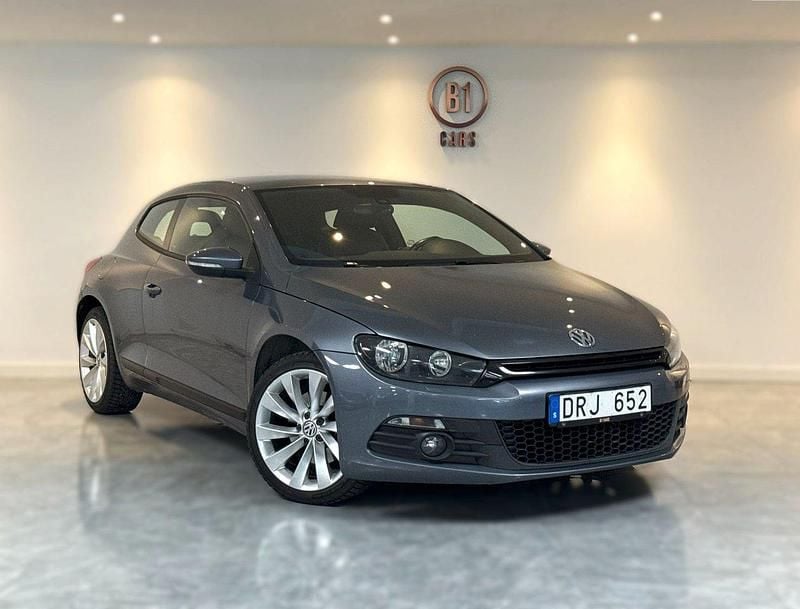 Grå Begagnad 2008 VW Scirocco Sport Sportkupé | 104 900 kr (Marknadspris) - Bild 1/4