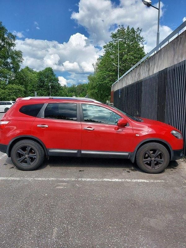 Röd Begagnad 2011 Nissan Qashqai +2 SUV | 45 000 kr (Superpris) - Bild 1/4