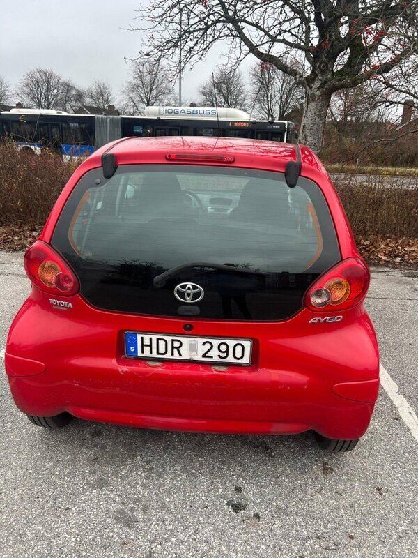 Röd Begagnad 2008 Toyota Aygo Halvkombi | 55 550 kr (Dyr) - Bild 1/4
