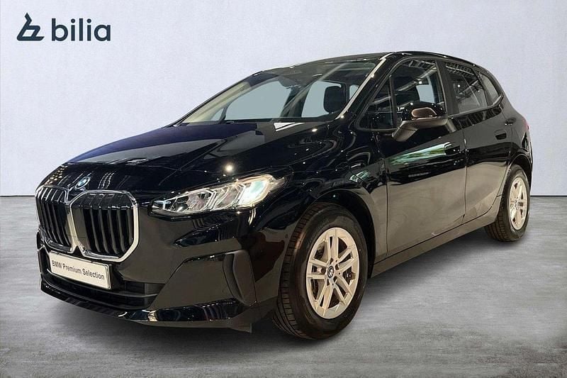 Svart Begagnad 2024 BMW 225 Active Tourer Minibuss | 329 000 kr (Superpris) - Bild 1/3