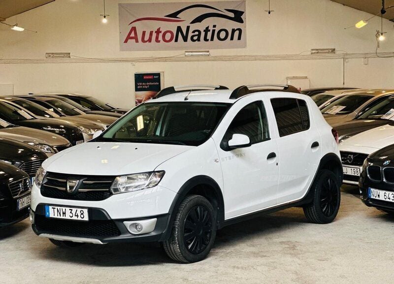 Vit Begagnad 2015 Dacia Sandero Stepway Halvkombi | 49 900 kr (Marknadspris) - Bild 1/4