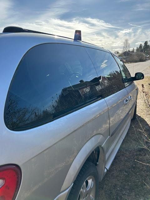 Silver Begagnad 2003 Dodge Grand Caravan Minibuss | 73 000 kr - Bild 1/4