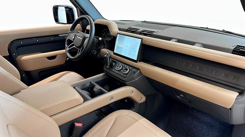 Begagnad Land Rover Defender HSE Dynamic 301 HK (221 kW) 2024 Svart (black) SUV