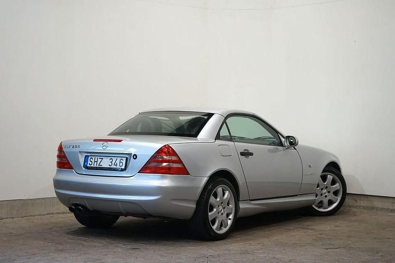 Begagnad Mercedes SLK230 193 HK (141 kW) 2000 Silver Cab