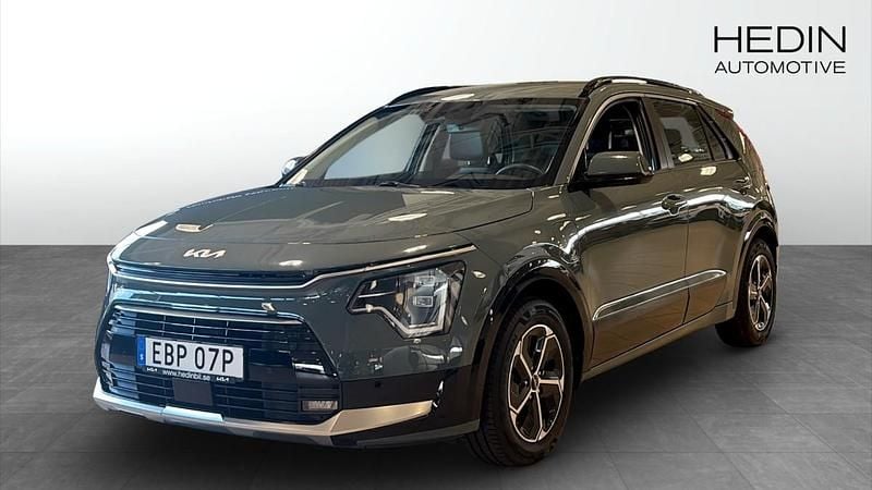 Grön (green) Begagnad 2022 Kia Niro SUV | 269 900 kr (Marknadspris) - Bild 1/4