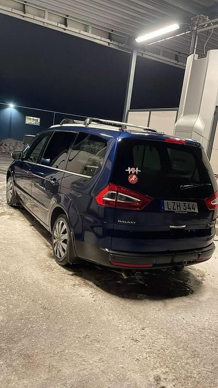 Begagnad Ford Galaxy 140 HK (102 kW) 2012 Minibuss