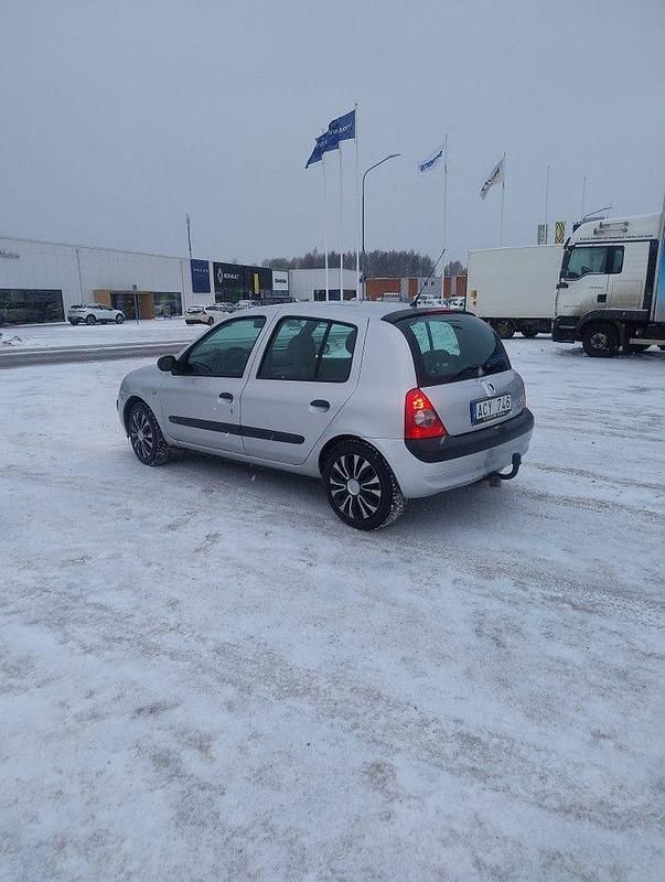 Begagnad Renault Clio R.S. 75 HK (55 kW) 2006 Grå Halvkombi