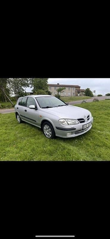 Silver Begagnad 2001 Nissan Almera Halvkombi | 14 000 kr (Bra pris) - Bild 1/4