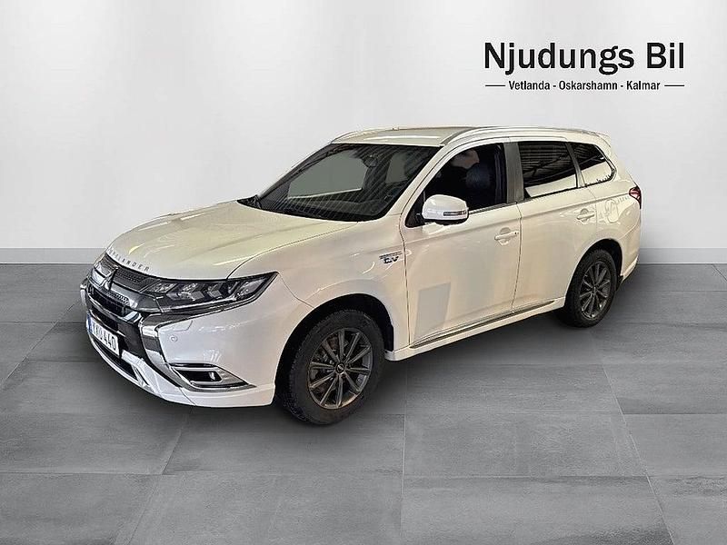 Begagnad Mitsubishi Outlander P-HEV 135 HK (99 kW) 2018 Vit SUV