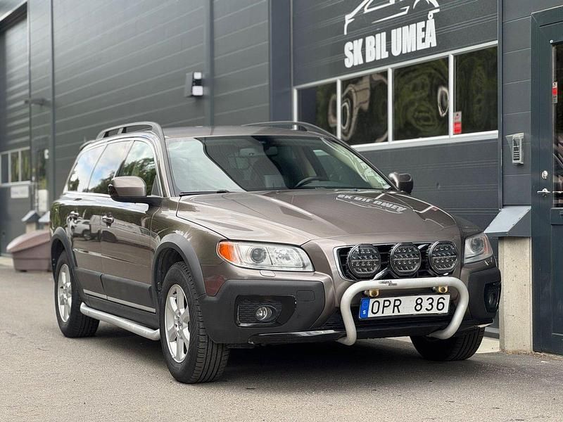 Grå Begagnad 2008 Volvo XC70 Summum SUV | 69 900 kr (Marknadspris) - Bild 1/4