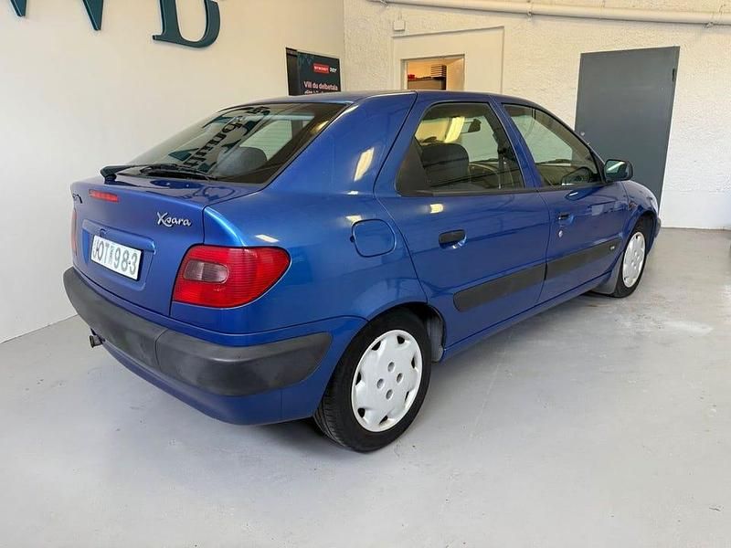 Begagnad Citroën Xsara 75 HK (55 kW) 1998 Mörkblå Halvkombi