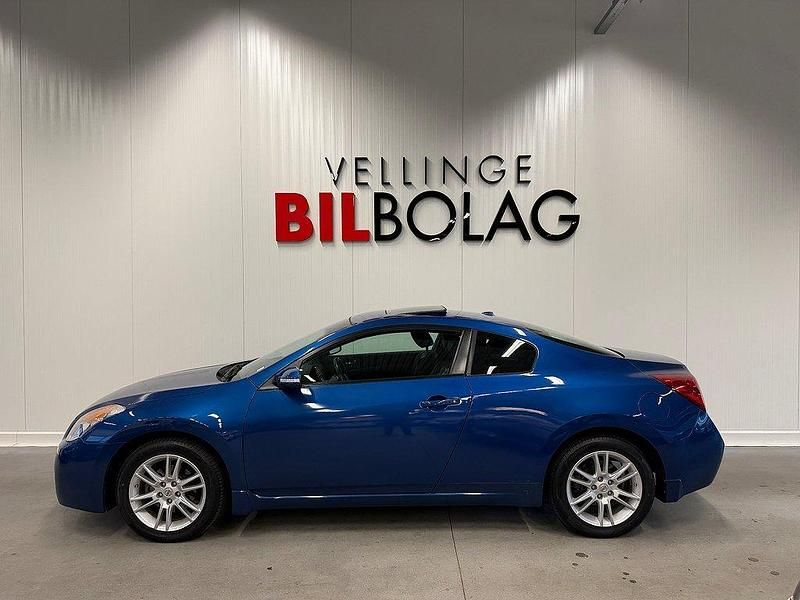 Mörkblå Begagnad 2008 Nissan Altima Sedan | 119 500 kr - Bild 1/4