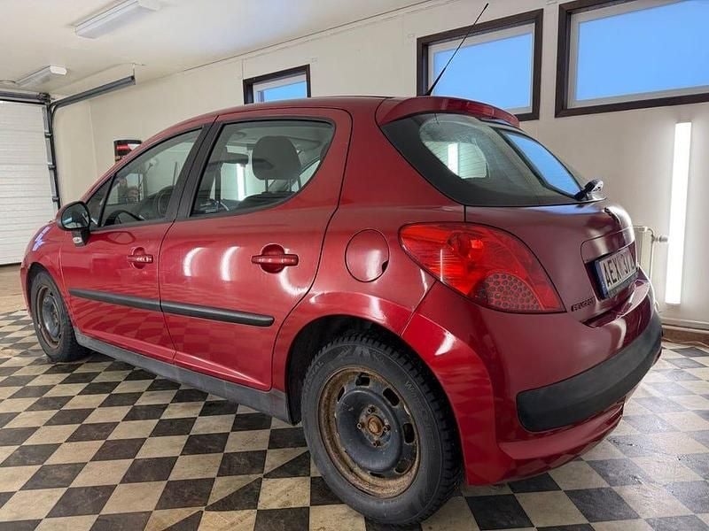 Begagnad Peugeot 207 89 HK (65 kW) 2007 Röd Halvkombi