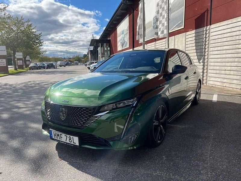 Grön Begagnad 2024 Peugeot 308 GTi Halvkombi | 249 900 kr (Bra pris) - Bild 1/4
