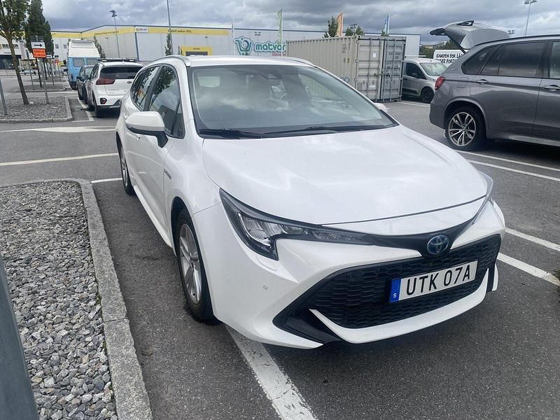 Vit Begagnad 2019 Toyota Corolla Active Kombi | 230 000 kr (Marknadspris) - Bild 1/4