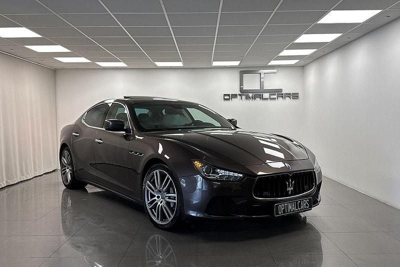 Mörkbrun Begagnad 2014 Maserati Ghibli Sportkupé | 249 900 kr - Bild 1/4