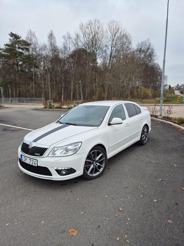 Begagnad 2011 Skoda Octavia RS Halvkombi | 69 000 kr (Marknadspris) - Bild 1/4