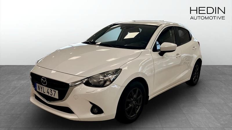 Vit (white) Begagnad 2016 Mazda 2 Halvkombi | 89 900 kr (Marknadspris) - Bild 1/4