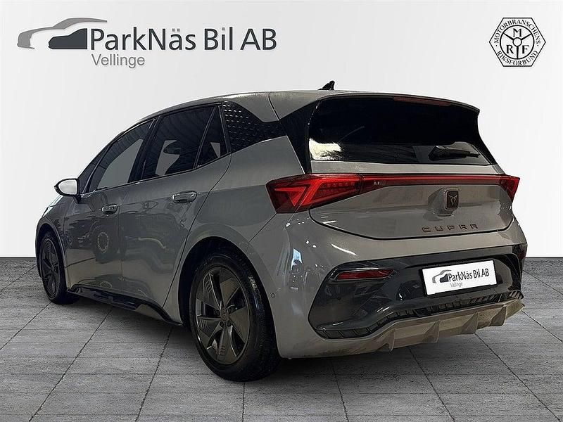 Begagnad Cupra Born 150 kW (204 HK) 2023 Grå Halvkombi