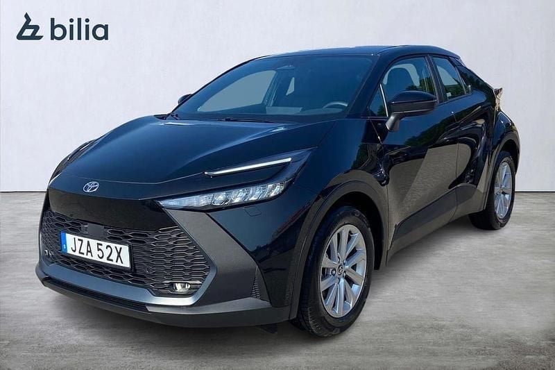 Svart Begagnad 2024 Toyota C-HR Active SUV | 349 900 kr (Bra pris) - Bild 1/4