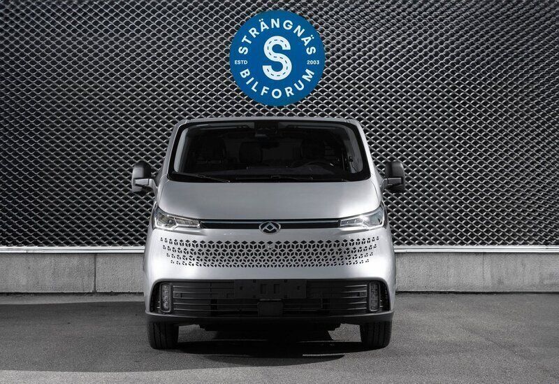 Begagnad Maxus eDeliver 7 150 kW (204 HK) 2024 Grå (silvermetallic) Van