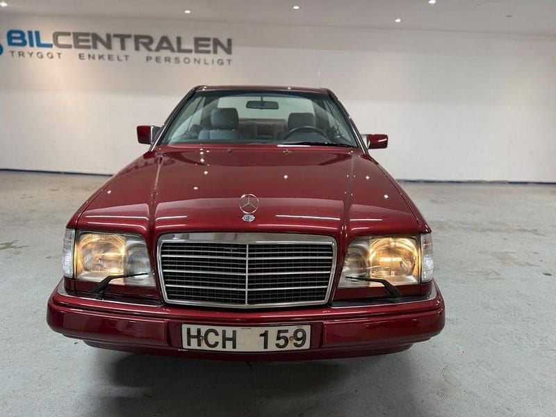 Begagnad Mercedes E320 220 HK (161 kW) 1995 Ljusröd Sportkupé