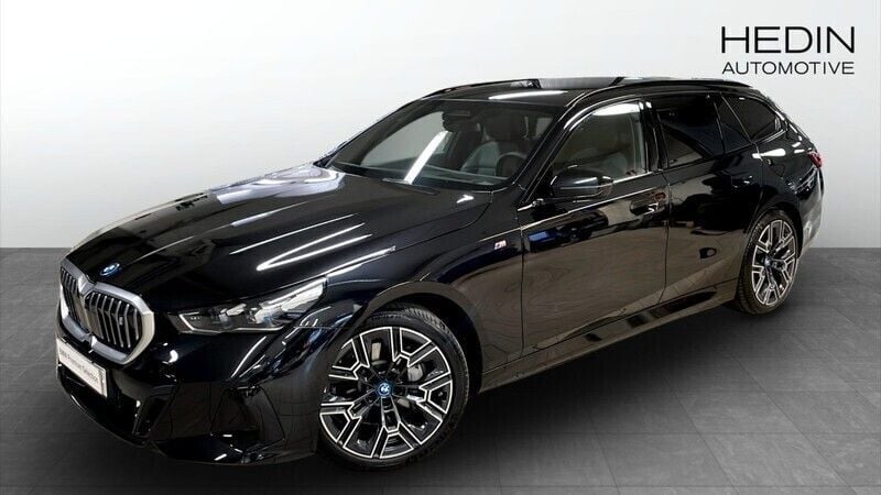 Svart Begagnad 2024 BMW i5 M Sport Sedan | 758 700 kr - Bild 1/4