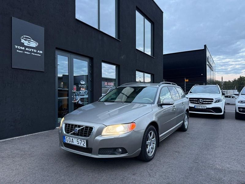Ljusbrun Begagnad 2007 Volvo V70 Momentum Kombi | 39 900 kr (Dyr) - Bild 1/4